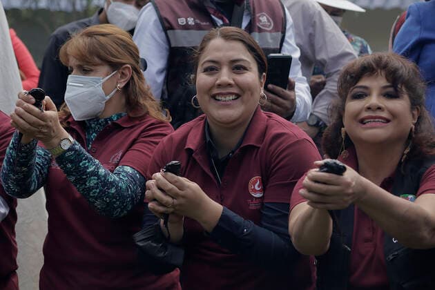 Mexiko, Auswilderung von Axolotl Release Of Ajolotes In Xochimilco, Mexico City From left to right, Mayor of Milpa Alta, Judith Vanegas; Tlahuac, Berenice Hernandez, and Iztapalapa, Clara Brugada; during the release of salamanders at the Centro Ecoturistico Chinampero Michmani Xochimilco, Mexico City. The Mexican axolotl or ajolote, Ambystoma mexicanum, is a salamander with the unusual characteristic of retaining its larval features as an adult. This condition, known as neoteny, means that it retains its tadpole-like dorsal fin - which runs almost the entire length of its body - and its external gills, which protrude from the back of its broad, feathery head. Mexico City Mexico City Mexico Copyright: xGerardoxVieyrax originalFilename: vieyra-notitle220216_npj2P.jpg