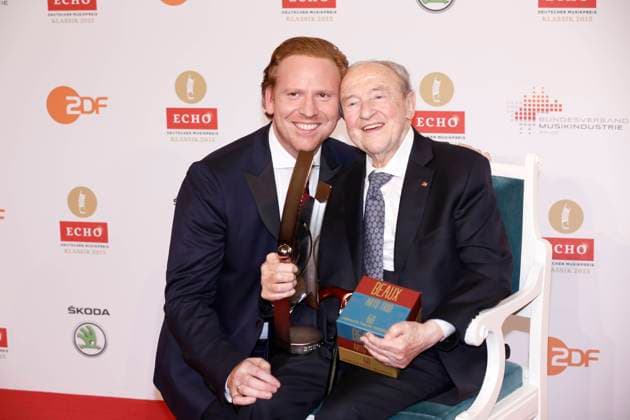 Menahem Pressler (Preisträger Lebenswerk) mit Laudator Daniel Hope 22. Verleihung des ECHO Klassik am 18. Oktober 2015 im Konzerthaus Berlin am Gendarmenmarkt *** Menahem Pressler Award Winner Lifetime achievement with Laudator Daniel Hope 22 award Ceremony of Echo Classics on 18 October 2015 at Konzerthaus Berlin on Gendarmenmarkt Copyright: x