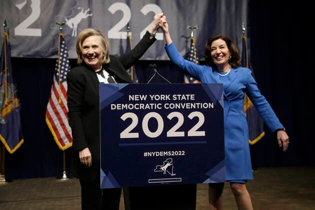 Bilder des Jahres 2022, News 02 Februar News Themen der Woche KW07 News Bilder des Tages New York State Democratic Convention Fromer US Secretary of State Hillary Clinton and New York Gov. Kathy Hochul raise their arms in unity during the 2022 New York State Democratic Convention at the Sheraton New York Times Square Hotel on February 17, 2022 in New York City. Former Secretary of State , Hillary Clinton introduced Kathy Hochul as the nominee for Governor of New York State. Hochul along with Lt. Governor Brian Benjamin and others nominated for statewide offices will be on the ballot this year the year of midterm elections. New York City NY United States  Copyright: xJohnxLamparskix originalFilename: lamparski-newyorks220217_npd8d.jpg