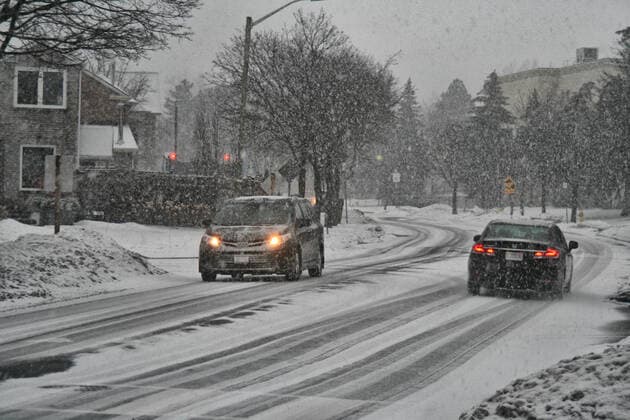 Winter Storm Hits Toronto Vehicles navigate slippery roads during heavy snowfall as a Winter storm hit Toronto, Ontario, Canada, on February 17, 2022. The storm started with freeing rain and ice pellets and then transitioned to heavy snowfall with total amounts of 15 to 20 cm of snow expected across the Greater Toronto Area this evening through Friday morning. Toronto Canada  Copyright: xCreativexTouchxImagingxLtdx originalFilename: friedman-winterst220217_npsBc.jpg
