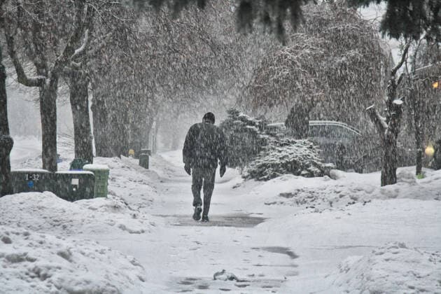 Winter Storm Hits Toronto Man walking during heavy snowfall as a Winter storm hit Toronto, Ontario, Canada, on February 17, 2022. The storm started with freeing rain and ice pellets and then transitioned to heavy snowfall with total amounts of 15 to 20 cm of snow expected across the Greater Toronto Area this evening through Friday morning. Toronto Canada  Copyright: xCreativexTouchxImagingxLtdx originalFilename: friedman-winterst220217_npL9B.jpg