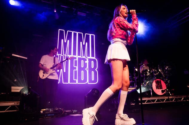Singer-songwriter Mimi Webb kicks off her UK headline tour with a sold-out show at Stylus in Leeds Featuring: Mimi Webb Where: Leeds, Yorkshire, United Kingdom When: 17 Feb 2022 Credit: Graham Finney Cover Images Copyright: xx 51180254 EDITORIAL USE ONLY. NOT FOR USE BY NEWSPAPERS BASED IN THE UK.