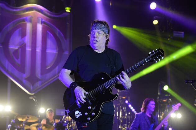 COCONUT CREEK, FL - FEBRUARY 17: George Thorogood and The Destroyers performs at The Seminole Coconut Creek Casino on February 17, 2022 in Coconut Creek , Florida. Copyright: xmpi04x