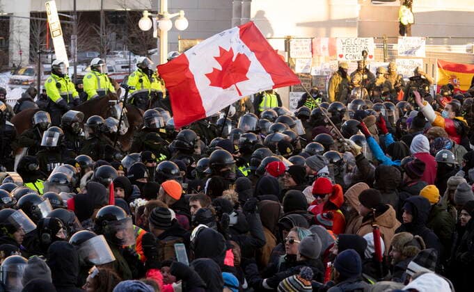 February 18, 2022, Ottawa, ON, Canada: Mounted police watch as rows of police officers slowly advance on protesters as authorities take action to put an end to a protest, which started in opposition to mandatory COVID-19 vaccine mandates and grew into a broader anti-government demonstration and occupation, in Ottawa, Friday, Feb. 18, 2022. Ottawa Canada  - ZUMAc35_ 20220218_zaf_c35_203 Copyright: xAdrianxWyldx