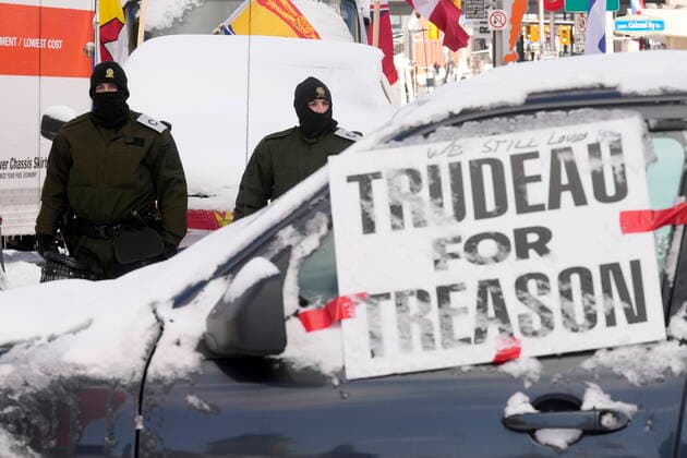 February 18, 2022, Ottawa, ON, Canada: Police hold a line as they work to bring a protest, which started in opposition to mandatory COVID-19 vaccine mandates and grew into a broader anti-government demonstration and occupation, to an end, in Ottawa, Friday. Ottawa CANADA  - ZUMAc35_ 20220218_zaf_c35_120 Copyright: xAdrianxWyldx