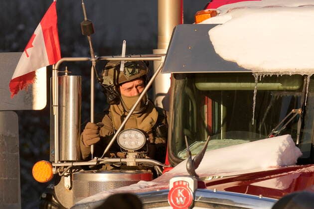 February 18, 2022, Ottawa, ON, Canada: A tactical officer extracts a truck as police take action to put an end to a protest, which started in opposition to mandatory COVID-19 vaccine mandates and grew into a broader anti-government demonstration and occupation, in Ottawa, Friday, Feb. 18, 2022. Ottawa CANADA  - ZUMAc35_ 20220218_zaf_c35_180 Copyright: xAdrianxWyldx