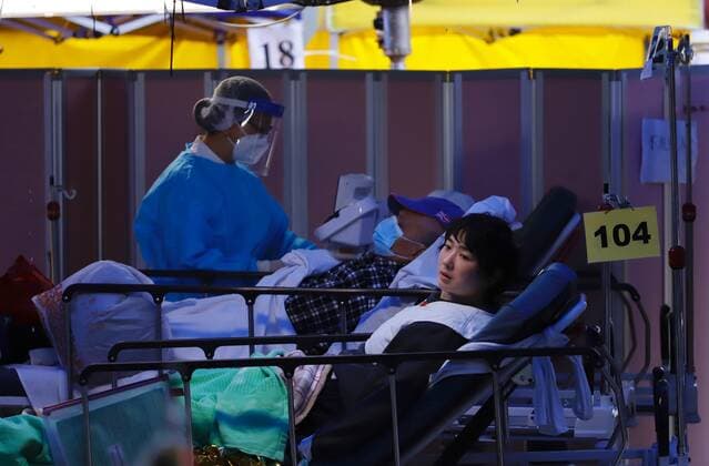 February 19, 2022, HONG KONG, CHINA: Last group of patients awaiting to be moved into hospital building outside Caritas Medical Centre in Hong Kong.As of today Hong Kong have recorded 6116 confirmed cases of Covid-19 infections.Feb-19,2022Hong Kong.ZUMA HONG KONG CHINA - ZUMAl137 20220219_zap_l137_015 Copyright: xLiauxChung-renx