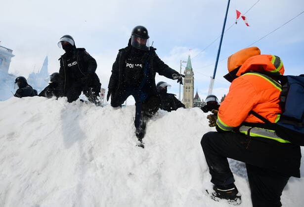 February 19, 2022, Ottawa, ON, Canada: Police move in to clear downtown Ottawa near Parliament hill of protesters after weeks of demonstrations on Saturday, Feb. 19, 2022. Police arrested scores of demonstrators and towed away vehicles Friday in Canada s besieged capital, and a stream of trucks started leaving under the pressure, raising authorities hopes for an end to the three-week protest against the country s COVID-19 restrictions. Ottawa Canada  - ZUMAc35_ 20220219_zaf_c35_042 Copyright: xJustinxTangx