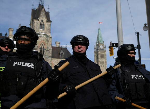 February 19, 2022, Ottawa, ON, Canada: Police move in to clear downtown Ottawa near Parliament hill of protesters after weeks of demonstrations on Saturday, Feb. 19, 2022. Police arrested scores of demonstrators and towed away vehicles Friday in Canada s besieged capital, and a stream of trucks started leaving under the pressure, raising authorities hopes for an end to the three-week protest against the country s COVID-19 restrictions. Ottawa Canada  - ZUMAc35_ 20220219_zaf_c35_067 Copyright: xJustinxTangx