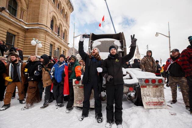 February 19, 2022, OTTAWA, ON, CANADA: Protestors link arms in line to try and prevent being pushed back by police as authorities work to end a protest against COVID-19 measures that had grown into a broader anti-government demonstration and occupation lasting for weeks, in Ottawa, Saturday, Feb. 19, 2022. OTTAWA CANADA  - ZUMAc35_ 20220219_zaf_c35_119 Copyright: xColexBurstonx