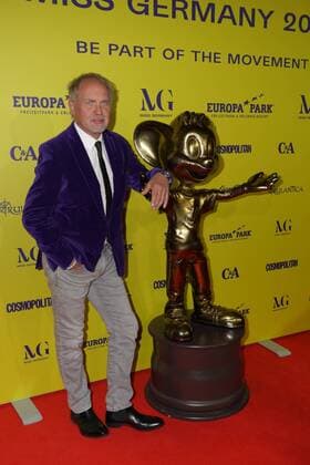 Bilder des Jahres 2022, Entertainment 02 Februar Entertainment Themen der Woche KW07 Entertainment Bilder des Tages Rust Elf Kandidatinnen traten zum Finale im Europapark Rust gegeneinander an. Uwe Ochsenknecht - am roten Teppich Elf Kandidatinnen traten zum Finale im Europapark Rust gegeneinander an. - Deutschland, Rust, Europapark, 19.02.2022 *** Rust Eleven candidates competed against each other for the final at Europapark Rust Uwe Ochsenknecht on the red carpet Eleven candidates competed against each other for the final at Europapark Rust Germany, Rust, Europapark, 19 02 2022 Copyright: xBW-Fotox Eibner-Pressefotox EP_bwf