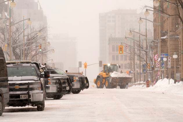 February 20, 2022, Ottawa, ON, Canada: Heavy equipment is used to remove show from Wellington Street in downtown Ottawa on Sunday, Feb. 20, 2022. A protest, which was first aimed at a COVID-19 vaccine mandate for cross-border truckers but also encompassed fury over the range of COVID-19 restrictions. Ottawa Canada  - ZUMAc35_ 20220220_zaf_c35_033 Copyright: xAdrianxWyldx