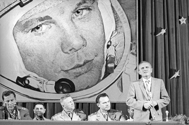 American astronaut Frank Borman 780594 05.07.1969 American astronaut Frank Frederick Borman (right) attending a gala night held in the House of Culture. Star City. Alexander Mokletsov Sputnik Moscow region Russia  Copyright: xAlexanderxMokletsovx