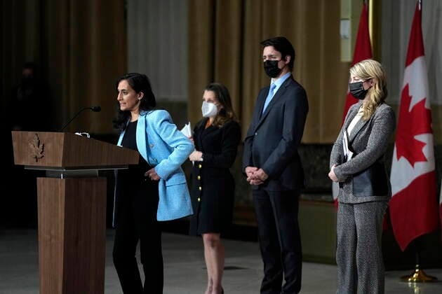 Kanada, PK mit Justin Trudeau in Ottawa zum zum Ukraine-Konflikt February 22, 2022, Ottawa, ON, CAN: Minister of National Defence Anita Anand speaks as Deputy Prime Minister and Minister of Finance Chrystia Freeland, Prime Minister Justin Trudeau and Minister of Foreign Affairs Melanie Joly listen during a media availability on the situation in Ukraine, in Ottawa, on Tuesday, Feb. 22, 2022. Ottawa CAN  - ZUMAc35_ 20220222_zaf_c35_110 Copyright: xJustinxTangx