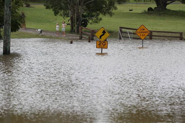 Bilder des Jahres 2022, News 02 Februar News Themen der Woche KW08 Australien, Hochwasser in Queensland WET WEATHER QLD, Local flooding in Cooran on the Sunshine Coast, Queensland, Wednesday, February 23, 2022. The body of a 60-year-old has been found in a submerged car in a creek on Queensland s Sunshine Coast after severe rainfall triggered flash floods. ( NO ARCHIVING, EDITORIAL USE ONLY, NO USE IN BOOKS WITHOUT CONSENT SUNSHINE COAST QLD AUSTRALIA  Copyright: xJONOxSEARLEx 20220223001627328772