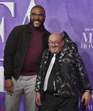 Bilder des Jahres 2022, Entertainment 02 Februar Entertainment Themen der Woche KW08 Writer, director and cast member Tyler Perry (L) and cast member Brendan O Carroll attend the premiere of the motion picture comedy Tyler Perry s A Madea Homecoming at Regal LA Live in Los Angeles on Tuesday, February 22, 2022. Storyline: Madea s back hallelujer. And she s not putting up with any nonsense as family drama erupts at her great-grandson s college graduation celebration.  LAP2022022203 JIMxRUYMEN