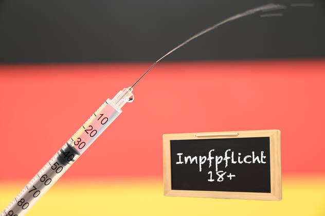 Stock and symbol images I 22 02 2022 For compulsory vaccination in Germany and Europe Compulsory vaccination is important Compulsory vaccination for nursing professions and civil servants, nursing profession Compulsory vaccination for all Rig Copyright: xLobeca FelixxSchlikisx
