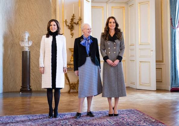 Visite de Kate Middleton au Danemark: rencontre avec la Reine Margrethe. 23 February 2022. Catherine, The Duchess of Cambridge, on day 2 of her visit to Denmark. The Duchess receives an official welcome to Denmark from Her Majesty Queen Margrethe II and Crown Princess Mary. The meeting is a timely reminder of the long-standing relationship between the two Royal Families and will coincide with the respective Platinum and Golden Jubilees being enjoyed this year Credit: Papixs-Goff 277458 2022-02-23 Copenhagen Danemark Princesse Mary - Donaldson (Danemark); Duchesse Catherine Kate de Cambridge Middleton (Angleterre); Reine Margrethe (Danemark)  Copyright: xPapixsx xStarfacex STAR_277458_030