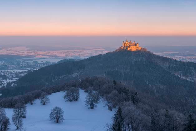 Germany, Baden-Wurttemberg, View of Hohenzollern mountain and castle at winter dawn, RUEF03504