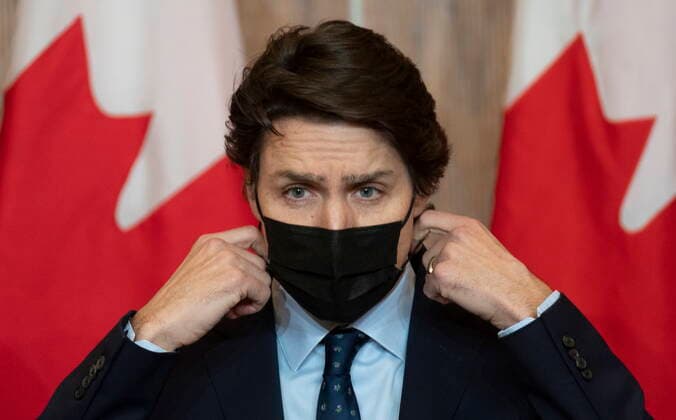 February 23, 2022, Ottawa, ON, Canada: Canadian Prime Minister Justin Trudeau removes his mask as he prepares to speak during a news conference, Wednesday, February 23, 2022 in Ottawa. Ottawa Canada  - ZUMAc35_ 20220223_zaf_c35_041 Copyright: xAdrianxWyldx