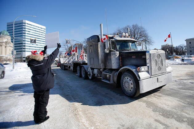 News Bilder des Tages February 23, 2022, WINNIPEG, MANITOBA, CANADA: A small group of COVID mandate protesters remain on the street as a convoy forms and they leave, Wednesday, February 23, 2022. The group received a notice from the Winnipeg Police that they have a deadline of 5pm Wednesday to move off the street and unblock Memorial Blvd. The group plans to depart peacefully and set up a camp in a nearby park. WINNIPEG CANADA  - ZUMAc35_ 20220223_zaf_c35_065 Copyright: xJohnxWoodsx