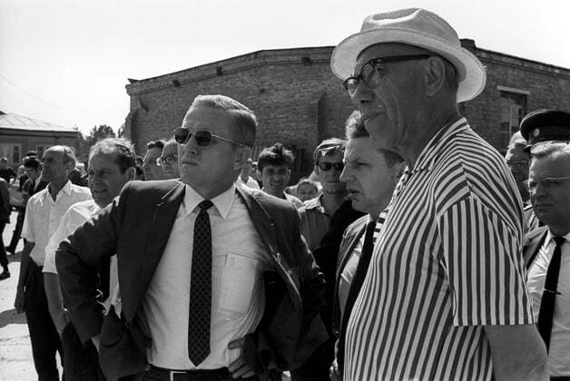 Astronaut Borman and Academician Lavrentiev 772765 08.07.1969 American astronaut Frank Borman, left, and Academician Mikhail Lavrentiev in Novosibirsk academic compound. Yuriy Somov Sputnik Novosibirsk Region Russia  Copyright: xYuriyxSomovx
