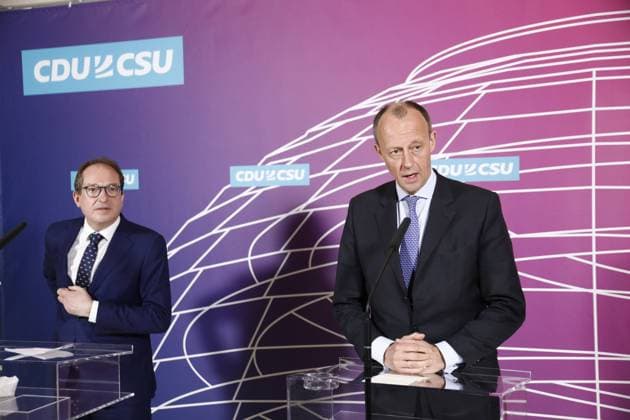 Vorsitzenden der CSU-Landesgruppe, Alexander Dobrindt, Vorsitzenden der CDU CSU-Bundestagsfraktion, Friedrich Merz, Deutschland, Berlin, Reichstag, Pressestatement des Vorsitzenden der CDU CSU-Bundestagsfraktion, Friedrich Merz, und dem Vorsitzenden der CSU-Landesgruppe, Alexander Dobrindt *** Chairman of the CSU regional group, Alexander Dobrindt, Chairman of the CDU CSU parliamentary group, Friedrich Merz, Germany, Berlin, Reichstag, Press statement by the Chairman of the CDU CSU parliamentary group, Friedrich Merz, and the Chairman of the CSU regional group, Alexander Dobrindt