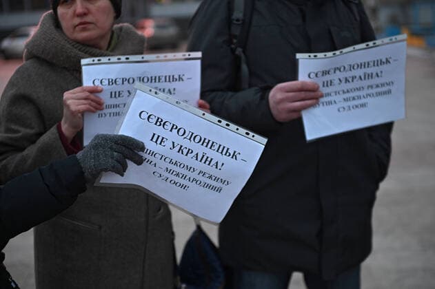 SIEVIERODONETSK, UKRAINE- FEBRUARY 24, 2022 - An anti-war picket takes place in Sievierodonetsk, Luhansk Region, Eastern Ukraine. Picket in Sievierodonetsk  Copyright: xAlbertxKoshelevx