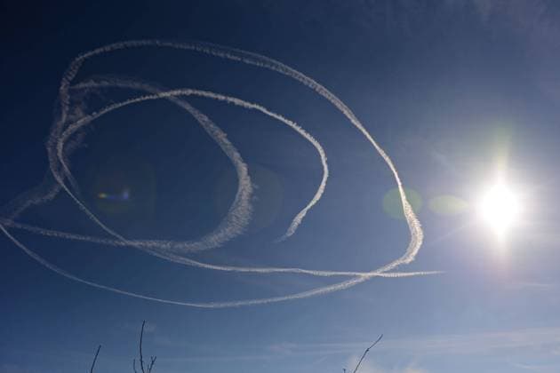 News Bilder des Tages February 26, 2022, Kyiv Oblast, Ukraine: Fight of planes in the sky over the Kiev region, as a result a plane of the Russian army was hit. Kyiv Oblast Ukraine - ZUMAs197 20220226_zaa_s197_205 Copyright: xAleksandrxGusevx