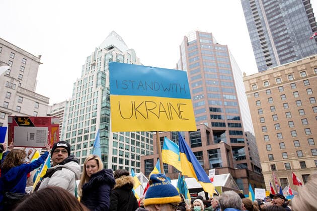 February 26, 2022, Vancouver, British Columbia, Canada: A person holds a sign that reads I Stand with Ukraine at a rally supporting Ukraine. Vancouver Canada  - ZUMA Pho 20220226_mda_w171_187 Copyright: xRyanxWalterxWagnerx