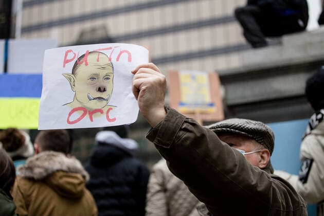 February 26, 2022, Vancouver, British Columbia, Canada: A supporter of Ukraine holds a sign reading Putin Orc at a rally. Vancouver Canada  - ZUMA Pho 20220226_mda_w171_179 Copyright: xRyanxWalterxWagnerx