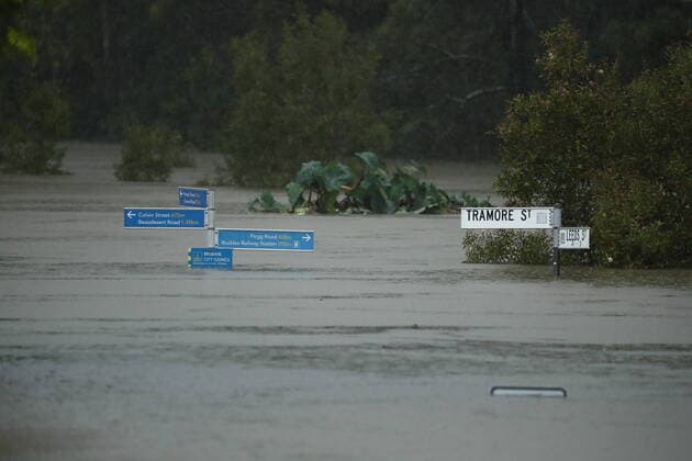 IMAGO Nature: Unsere Erde, Klimawandel, Überschwemmungen News Bilder des Tages FLOODS QLD, Flooded Scenes at Rocklea on Brisbane s Southside , Queensland, Sunday , February 27, 2022. With the death toll from floods in Queensland and NSW rising to six, severe weather warnings remain in place across 900km of the eastern seaboard. ( NO ARCHIVING, EDITORIAL USE ONLY, NO USE IN BOOKS WITHOUT CONSENT QLD AUSTRALIA  Copyright: xJASONxO?BRIENx 20220227001628548206