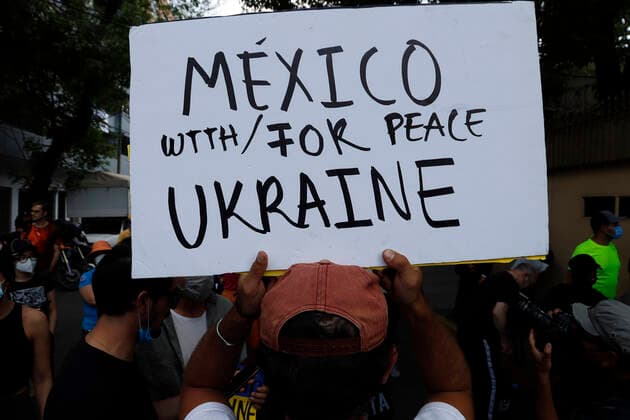 Protest Against Ukrainian Attacks In Russia MEXICO CITY, MEXICO - FEBRUARY 26, 2022: Women Ukrainians citizens join to a protest to demand the end to the military attack to Ukraine for Russian President Vladimir Putin outside the Embassy of the Russian Federation in Mexico City. On February 26, 2022 in Mexico City, Mexico. (Photo by Luis Barron Eyepix Group). Copyright: xLuisxBarronx xEyepixxGroupx EYEPIX_LB_26022022_56974