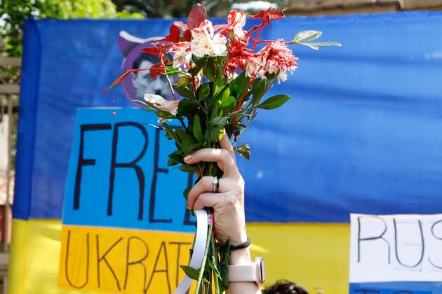 Protest Against Ukrainian Attacks In Russia MEXICO CITY, MEXICO - FEBRUARY 26, 2022: Women Ukrainians citizens join to a protest to demand the end to the military attack to Ukraine for Russian President Vladimir Putin outside the Embassy of the Russian Federation in Mexico City. On February 26, 2022 in Mexico City, Mexico. (Photo by Luis Barron Eyepix Group). Copyright: xLuisxBarronx xEyepixxGroupx EYEPIX_LB_26022022_56982