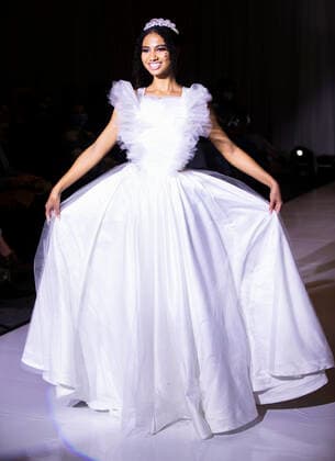 (220227) -- MISSISSAUGA, Feb. 27, 2022 -- A model presents a wedding dress during the 2022 Modern Bride Wedding Show in Mississauga, Canada, Feb. 26, 2022. (Photo by Xinhua) CANADA-MISSISSAUGA-WEDDING SHOW ZouxZheng 