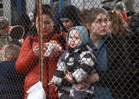 Poland Ukraine Refugees 8127961 27.02.2022 Ukrainian refugees wait on a platform upon arrival from Lviv at a railway station in Przemysl, Poland. Alexey Vitvitsky Sputnik Przemysl Poland  Copyright: xAlexeyxVitvitskyx