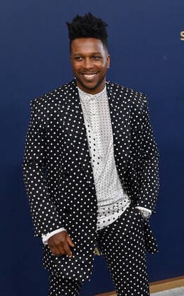 Leslie Odom Jr. attends the 28th annual SAG Awards held at The Barker Hangar in Santa Monica, California on Sunday, February 27, 2022. The Screen Actors Guild Awards was broadcast live on TNT and TBS.  LAP20220227485 JIMxRUYMEN