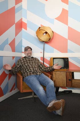 23.02.2022, Berlin - Deutschland. Radiomoderator Rik De Lisle wird am 25. Februar 75 und ist weiterhin gut gelaunt auf Sendung. *** 23 02 2022, Berlin Germany Radio host Rik De Lisle turns 75 on February 25 and continues to be in good spirits on air