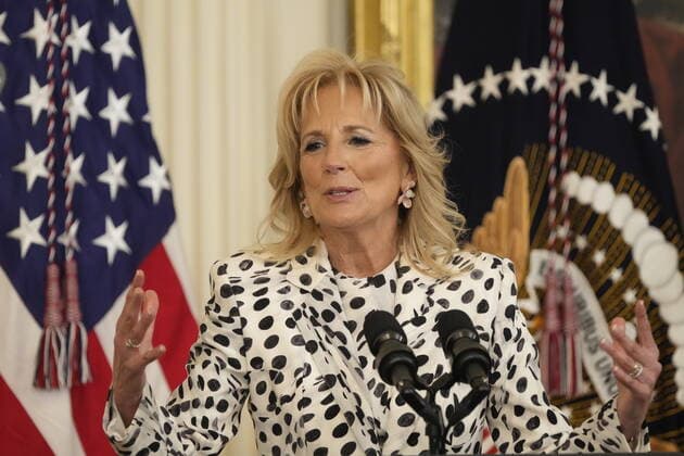 February 28, 2022, Washington, District of Columbia, USA: First lady Dr. Jill Biden makes opening remarks as she and United States President Joe Biden host a celebration in observance of Black History Month in the East Room of the White House in Washington, DC on Monday, February 28, 2022. Black federal, state and local government officials as well as Civil Rights leaders are in attendance Washington USA - ZUMAs152 20220228_zaa_s152_041 Copyright: xChrisxKleponisx-xPoolxviaxCNPx
