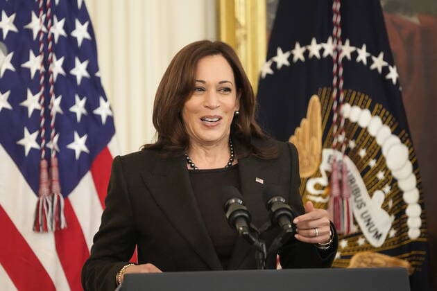 February 28, 2022, Washington, District of Columbia, USA: United States Vice President Kamala Harris makes opening remarks at a celebration in observance of Black History Month in the East Room of the White House in Washington, DC on Monday, February 28, 2022. Black federal, state and local government officials as well as Civil Rights leaders are in attendance Washington USA - ZUMAs152 20220228_zaa_s152_036 Copyright: xChrisxKleponisx-xPoolxviaxCNPx