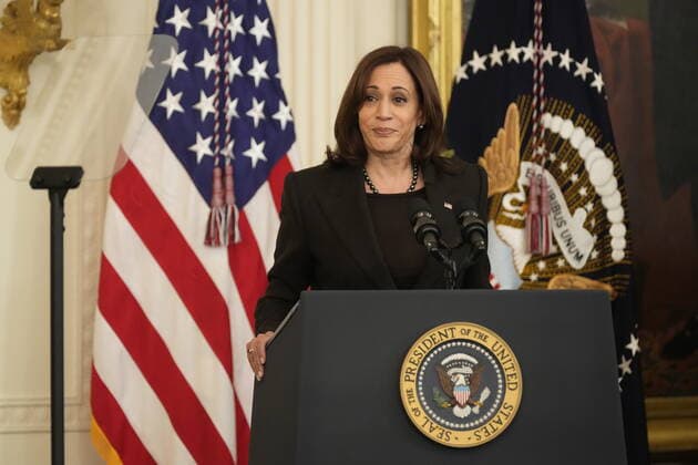 February 28, 2022, Washington, District of Columbia, USA: United States Vice President Kamala Harris makes opening remarks at a celebration in observance of Black History Month in the East Room of the White House in Washington, DC on Monday, February 28, 2022. Black federal, state and local government officials as well as Civil Rights leaders are in attendance Washington USA - ZUMAs152 20220228_zaa_s152_033 Copyright: xChrisxKleponisx-xPoolxviaxCNPx