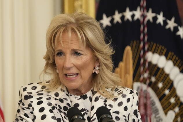 February 28, 2022, Washington, District of Columbia, USA: First lady Dr. Jill Biden makes opening remarks as she and United States President Joe Biden host a celebration in observance of Black History Month in the East Room of the White House in Washington, DC on Monday, February 28, 2022. Black federal, state and local government officials as well as Civil Rights leaders are in attendance Washington USA - ZUMAs152 20220228_zaa_s152_038 Copyright: xChrisxKleponisx-xPoolxviaxCNPx
