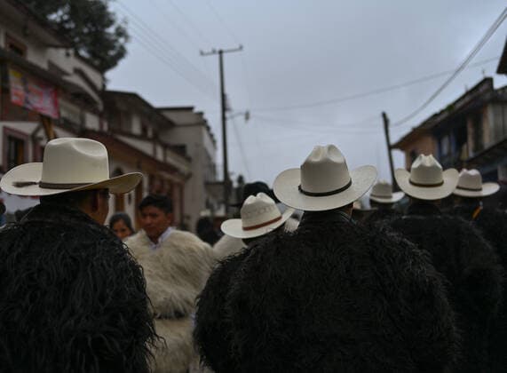 Carnival 2022 Celebration In San Juan Chamula Members of the carnival 2022 security seen in the main square in front of the iconic San Juan Chamula Church. On Monday, February 28, 2022, in San Juan Chamula, Chiapas, Mexico. San Juan Chamula Mexico  Copyright: xArturxWidakx originalFilename: widak-carnival220228_npRNo.jpg