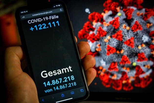 Coronavirus in Germany Covid 19 Dashboard of the Robert Koch Institute 01 03 2022 Robert Koch Institute 7 days Incidence 1213.0 7 days Number of cases 1 008 683 COVID 19 Cases 14 867 218 Addition of 122 111 compared to previous day COVID 19 Deaths 122 937 Addition of 235 compared to previous day