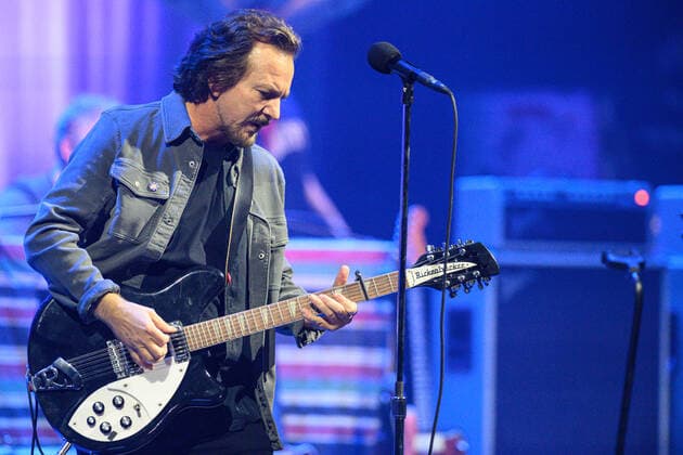 Eddie Vedder Performs In El Cajon Eddie Vedder performing with his band the Earthlings on the final night of his tour at the Magnolia Theater in El Cajon CA. El Cajon, CA United States  Copyright: xGeorgexOrtizx originalFilename: ortiz-notitle220227_npYZp.jpg