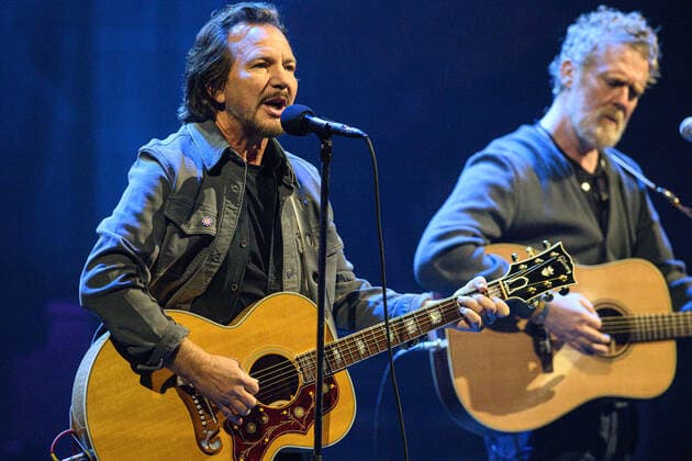 Eddie Vedder Performs In El Cajon Eddie Vedder & Glen Hansard performing the Earthlings on the final night of their tour at the Magnolia Theater in El Cajon CA. El Cajon, CA United States  Copyright: xGeorgexOrtizx originalFilename: ortiz-notitle220227_npG0i.jpg
