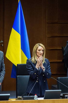 European Parliament chairwoman Roberta Metsola gives a standing ovation after a speech of Volodymyr Oleksandrovytsj Zelensky, president of Ukraine during a plenary session of the European parliament, in Brussels, Tuesday 01 March 2022, on the invasion of Ukraine and a vote on a motion for a resolution on Russian aggression against Ukraine.  JONASxROOSENS 15888703