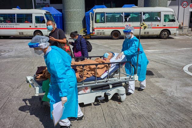 March 1, 2022, Hong Kong, China: Medical staff transport a covid-19 patient on a stretcher at the Caritas Medical Center in Hong Kong..Hong Kong hospitals are overwhelmed as the city is facing its worst-ever coronavirus outbreak. Hong Kong China - ZUMAs197 20220301_zaa_s197_054 Copyright: xEmmanuelxSernax