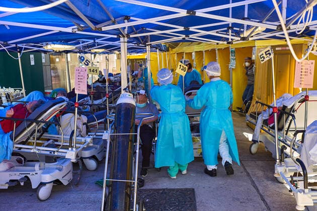March 1, 2022, Hong Kong, China: Medical staff transport a covid-19 patient on a stretcher at the Caritas Medical Center in Hong Kong..Hong Kong hospitals are overwhelmed as the city is facing its worst-ever coronavirus outbreak. Hong Kong China - ZUMAs197 20220301_zaa_s197_059 Copyright: xEmmanuelxSernax