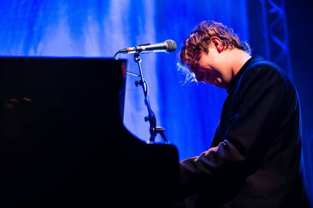 Tom Odell performs at the Leeds O2 academy. Featuring: Tom Odell Where: Leeds, England, United Kingdom When: 01 Mar 2022 Credit: Graham Finney Cover Images Copyright: xx 51226149 EDITORIAL USE ONLY. NOT FOR USE BY NEWSPAPERS BASED IN THE UK.